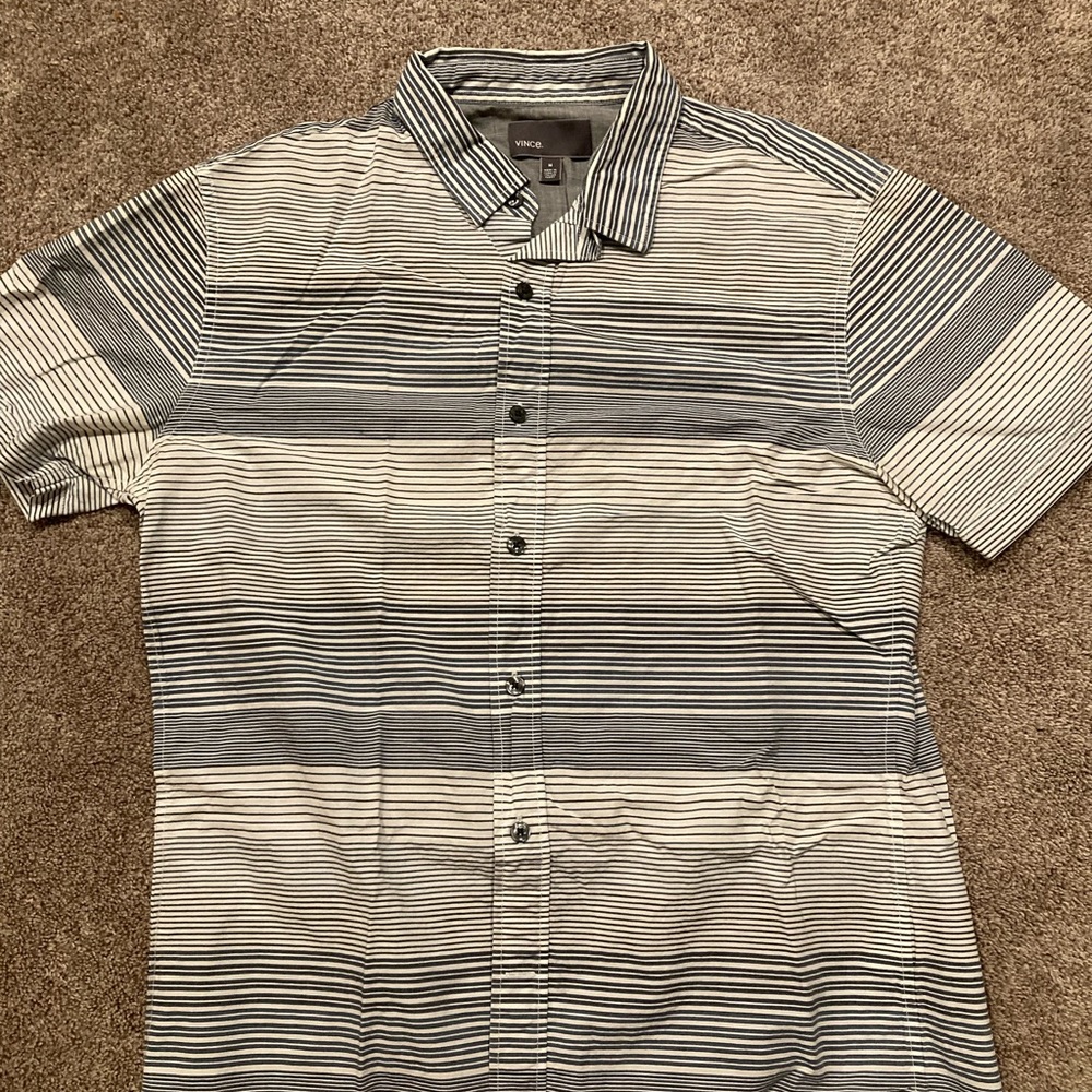 Vince men’s short sleeve button shirt-Medium